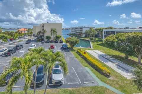 Condominio en alquiler en Lantana, Florida, 2 dormitorios, 95.6 m2 № 2249320 - foto 3