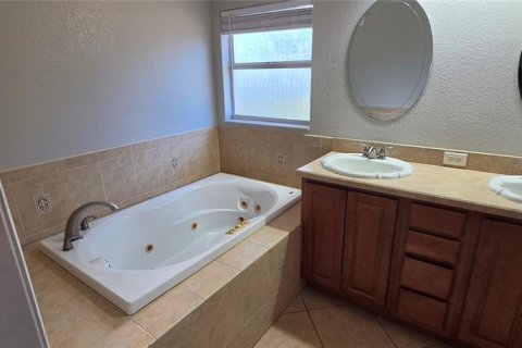 Villa ou maison à vendre à Tampa, Floride: 3 chambres, 164.44 m2 № 2217594 - photo 8