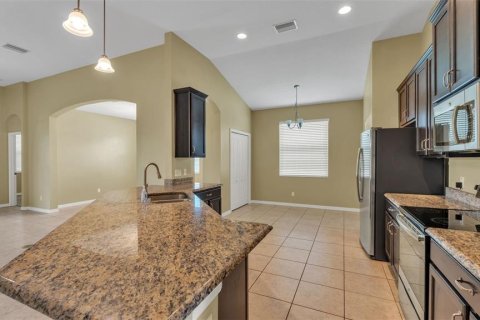 House in Lakeland, Florida 4 bedrooms, 180.23 sq.m. № 1907833 - photo 13