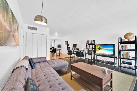 Condo in Bay Harbor Islands, Florida, 2 bedrooms  № 1859999 - photo 7