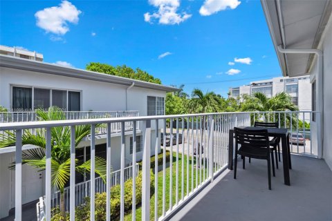 Condo in Bay Harbor Islands, Florida, 2 bedrooms  № 1859999 - photo 3