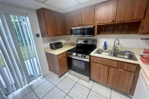 Villa ou maison à louer à Kissimmee, Floride: 2 chambres, 89.19 m2 № 1856477 - photo 10