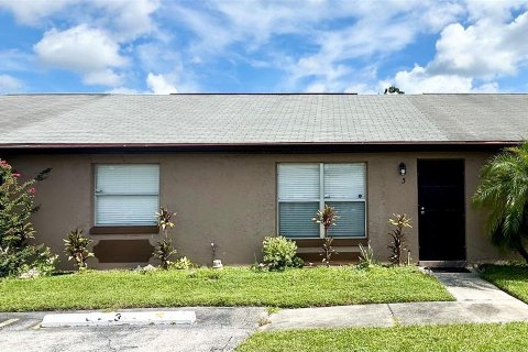 Villa ou maison à louer à Kissimmee, Floride: 2 chambres, 89.19 m2 № 1856477 - photo 1