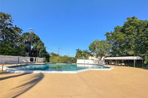 Condominio en alquiler en Oakland Park, Florida, 2 dormitorios, 90.58 m2 № 1045516 - foto 1