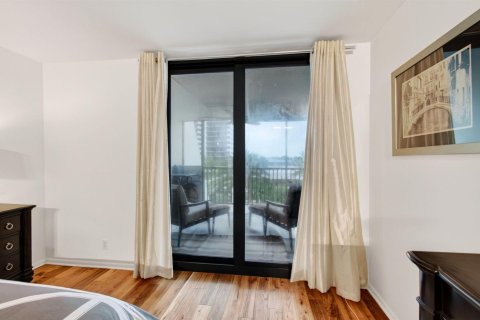 Condo in Highland Beach, Florida, 2 bedrooms  № 2392684 - photo 30