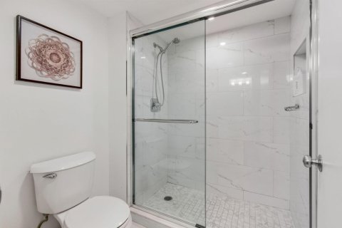 Condo in Highland Beach, Florida, 2 bedrooms  № 2392684 - photo 23