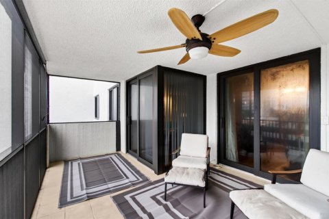 Condo in Highland Beach, Florida, 2 bedrooms  № 2392684 - photo 6