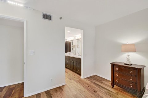 Condo in Highland Beach, Florida, 2 bedrooms  № 2392684 - photo 27