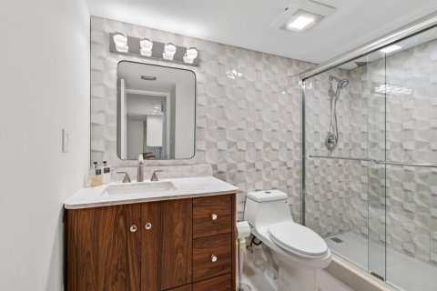 Condo in Highland Beach, Florida, 2 bedrooms  № 2392684 - photo 12