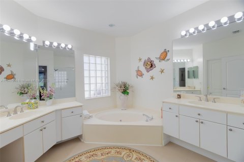 House in Palm Beach Gardens, Florida 3 bedrooms, 188.78 sq.m. № 1852008 - photo 11