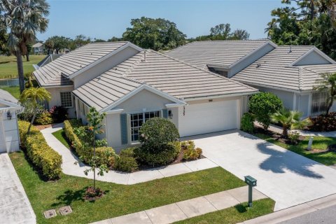 House in Palm Beach Gardens, Florida 3 bedrooms, 188.78 sq.m. № 1852008 - photo 1