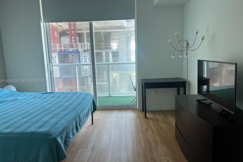 Condominio en alquiler en Miami, Florida, 1 dormitorio, 74.88 m2 № 1993882 - foto 15