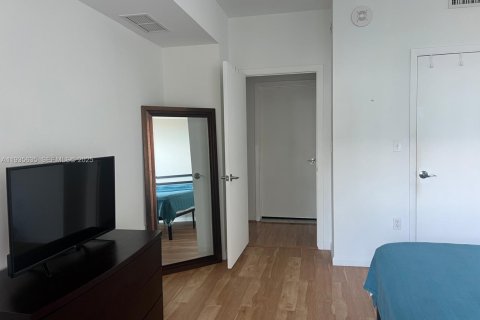 Condominio en alquiler en Miami, Florida, 1 dormitorio, 74.88 m2 № 1993882 - foto 12