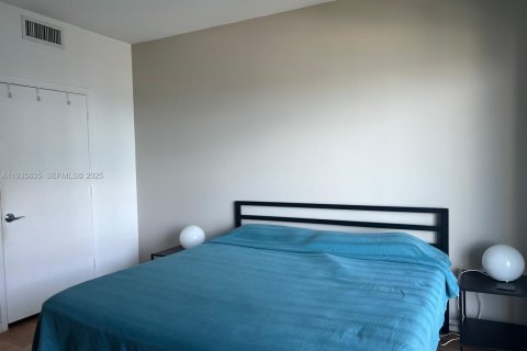 Condominio en alquiler en Miami, Florida, 1 dormitorio, 74.88 m2 № 1993882 - foto 14