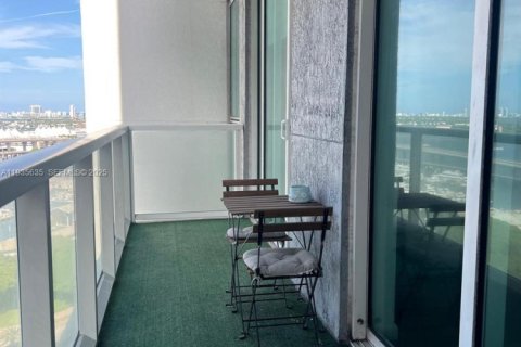 Condominio en alquiler en Miami, Florida, 1 dormitorio, 74.88 m2 № 1993882 - foto 29