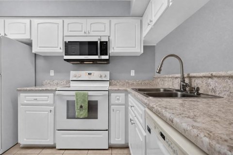 Condo in Palm Harbor, Florida, 2 bedrooms  № 2388094 - photo 18