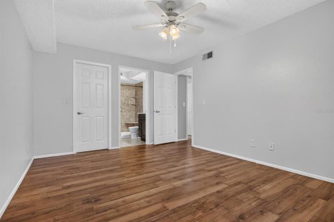 Condo in Palm Harbor, Florida, 2 bedrooms  № 2388094 - photo 27