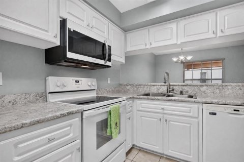 Condo in Palm Harbor, Florida, 2 bedrooms  № 2388094 - photo 19