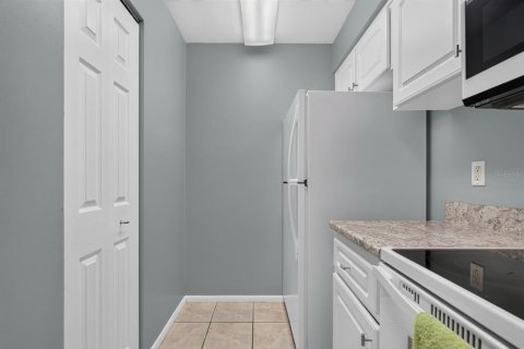 Condo in Palm Harbor, Florida, 2 bedrooms  № 2388094 - photo 21