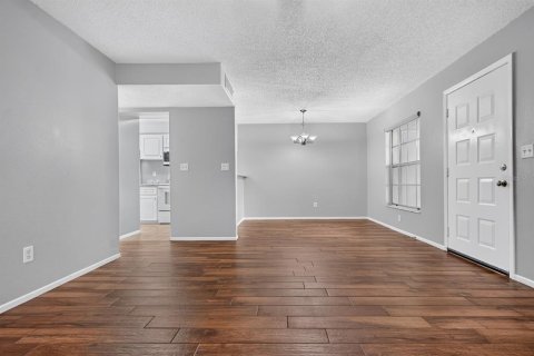 Condo in Palm Harbor, Florida, 2 bedrooms  № 2388094 - photo 15