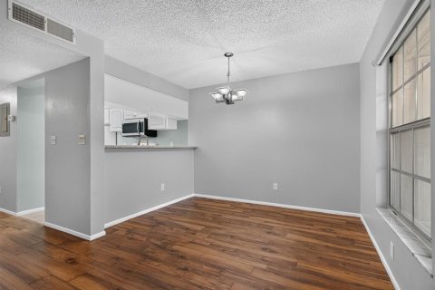 Condo in Palm Harbor, Florida, 2 bedrooms  № 2388094 - photo 12