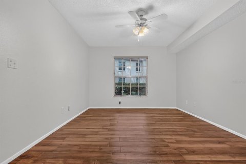 Condo in Palm Harbor, Florida, 2 bedrooms  № 2388094 - photo 24