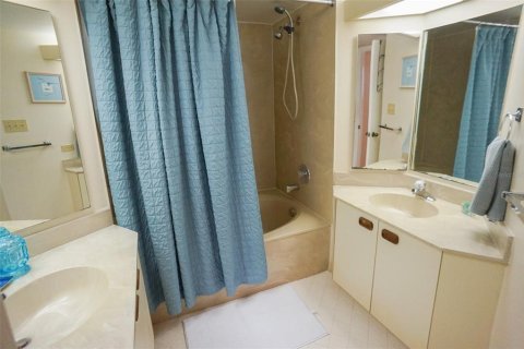 Снять в аренду кондоминиум в Клируотер, Флорида 6 комнат, 107.02м2, № 891309 - фото 28