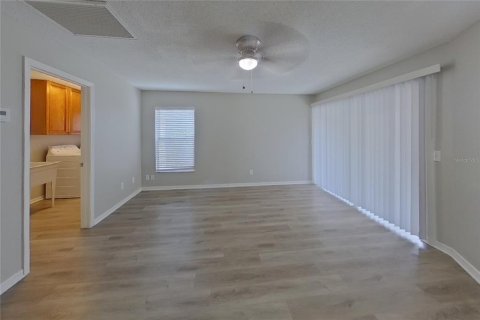 Villa ou maison à louer à Tampa, Floride: 3 chambres, 219.25 m2 № 2385956 - photo 3