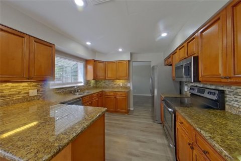 Villa ou maison à louer à Tampa, Floride: 3 chambres, 219.25 m2 № 2385956 - photo 5