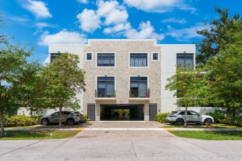 Townhouse in Fort Lauderdale, Florida 3 bedrooms, 183.57 sq.m. № 1185599 - photo 1