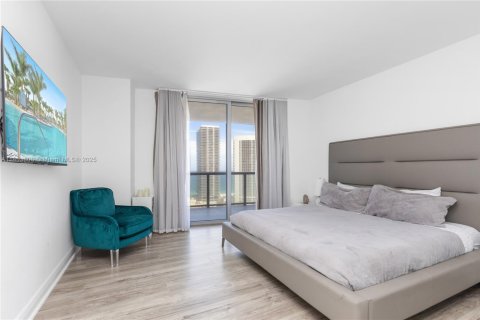 Copropriété à louer à Hallandale Beach, Floride: 3 chambres, 146.51 m2 № 1962833 - photo 7