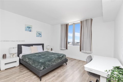 Copropriété à louer à Hallandale Beach, Floride: 3 chambres, 146.51 m2 № 1962833 - photo 12