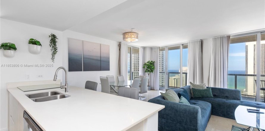 Condo à Hallandale Beach, Floride, 3 chambres № 1962833