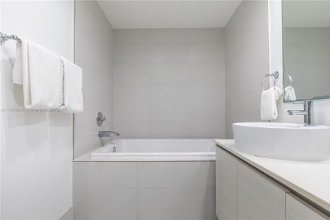 Copropriété à louer à Hallandale Beach, Floride: 3 chambres, 146.51 m2 № 1962833 - photo 11