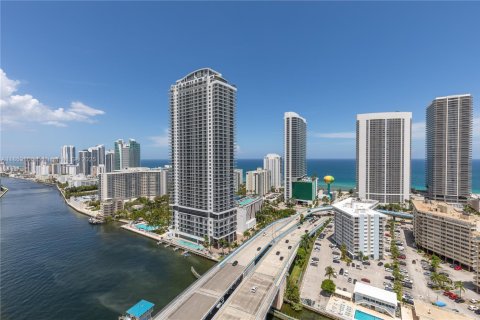 Copropriété à louer à Hallandale Beach, Floride: 3 chambres, 146.51 m2 № 1962833 - photo 10