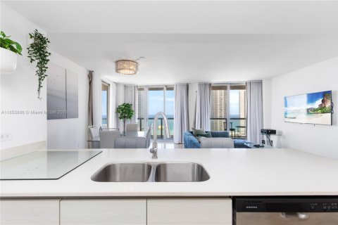 Copropriété à louer à Hallandale Beach, Floride: 3 chambres, 146.51 m2 № 1962833 - photo 4