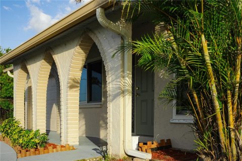 Casa en venta en Port Charlotte, Florida, 3 dormitorios, 105.91 m2 № 1627078 - foto 4