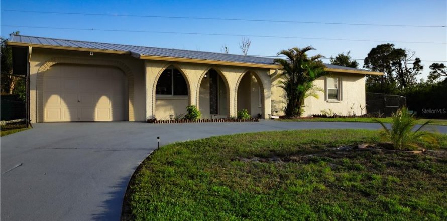Casa en Port Charlotte, Florida 3 dormitorios, 105.91 m2 № 1627078