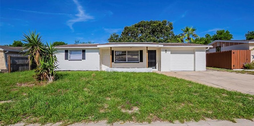 House in Port Richey, Florida 2 bedrooms, 104.79 sq.m. № 1821075