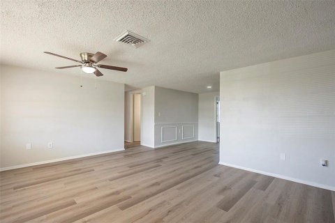 House in Port Richey, Florida 2 bedrooms, 104.79 sq.m. № 1821075 - photo 16