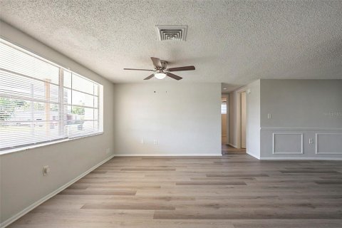 House in Port Richey, Florida 2 bedrooms, 104.79 sq.m. № 1821075 - photo 15