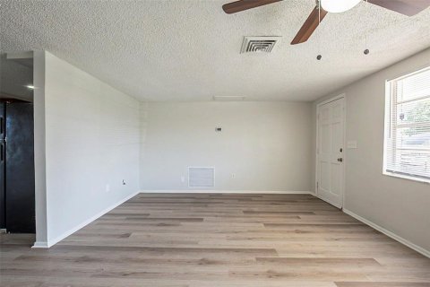House in Port Richey, Florida 2 bedrooms, 104.79 sq.m. № 1821075 - photo 7