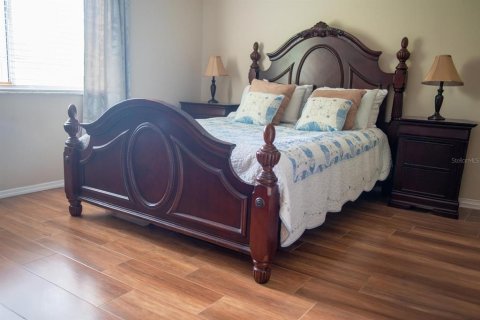 House in Orlando, Florida 2 bedrooms, 102.94 sq.m. № 2200769 - photo 10