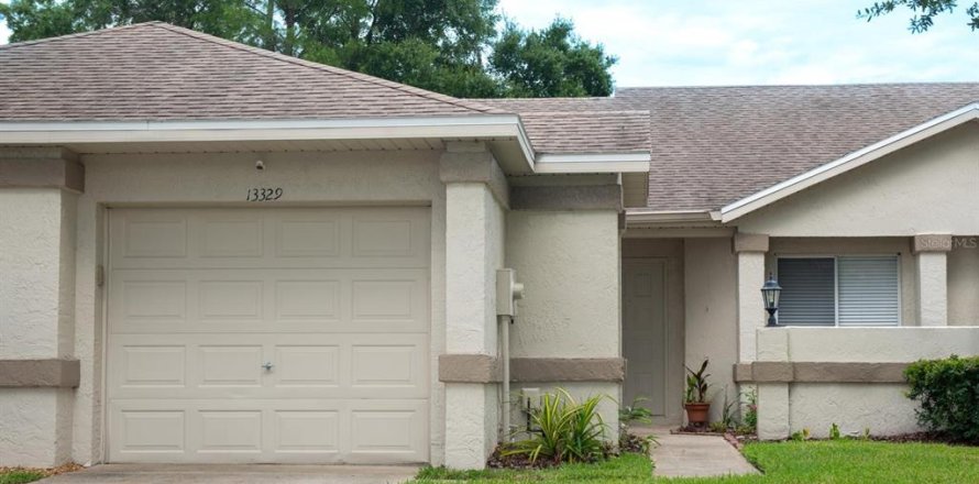 House in Orlando, Florida 2 bedrooms, 102.94 sq.m. № 2200769