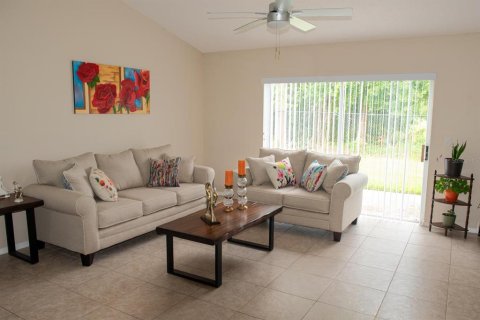 House in Orlando, Florida 2 bedrooms, 102.94 sq.m. № 2200769 - photo 3