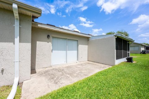 House in Orlando, Florida 2 bedrooms, 102.94 sq.m. № 2200769 - photo 13