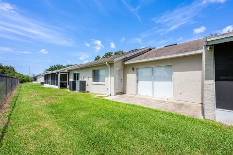 House in Orlando, Florida 2 bedrooms, 102.94 sq.m. № 2200769 - photo 12