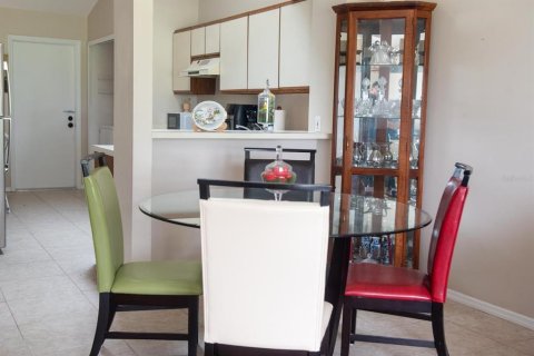 House in Orlando, Florida 2 bedrooms, 102.94 sq.m. № 2200769 - photo 5