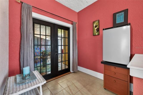 Condo in Saint Petersburg, Florida, 2 bedrooms № 2112879 - photo 18