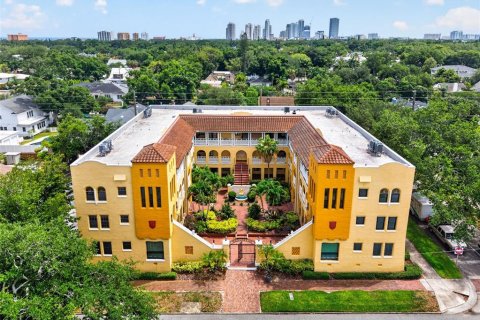 Condo in Saint Petersburg, Florida, 2 bedrooms № 2112879